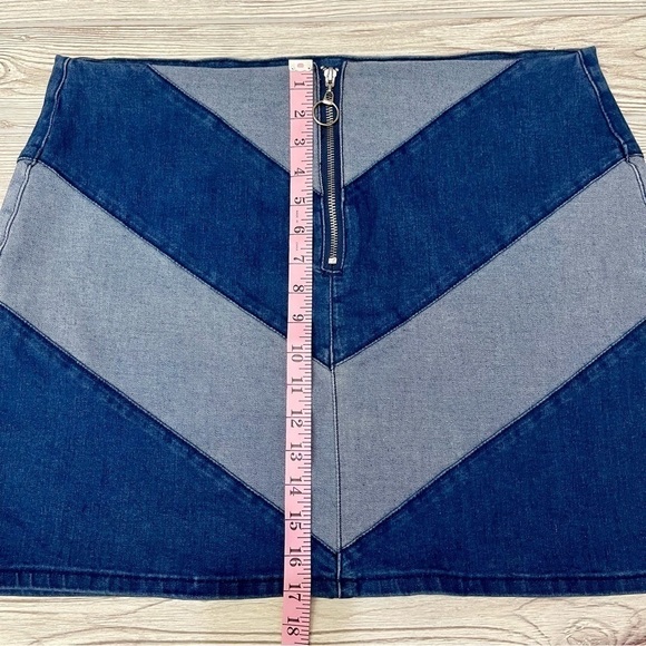 FOREVER 21 PLUS SIZES DENIM Mini Skirt Stretchy Size 2X Y2K Style - Picture 9 of 9